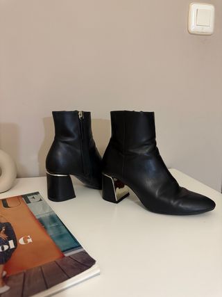 Botines Zara tacón metalizado negro