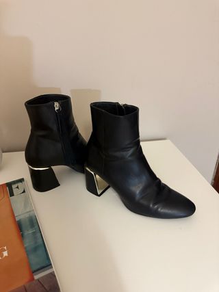 Botines Zara tacón metalizado negro