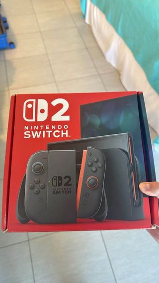 Nintendo Switch 2 con caja