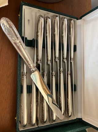 Antigua cubertería plateada
