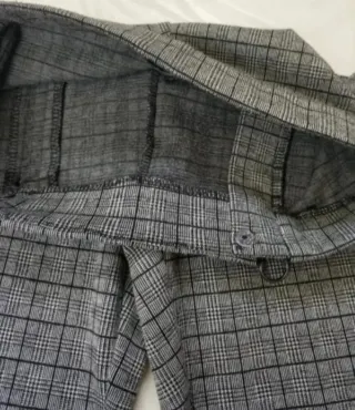 Pantalón Stradivarius cuadros cremallera