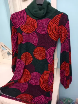 Vestido punto estampado cuello alto