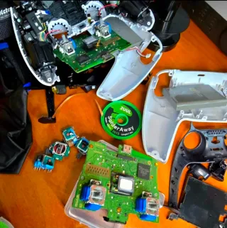Reparación Mando PS5 - Sustitución 2 Joysticks TMR