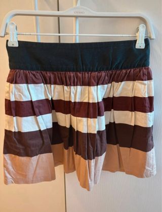 Falda de rayas beige, marrón y blanca