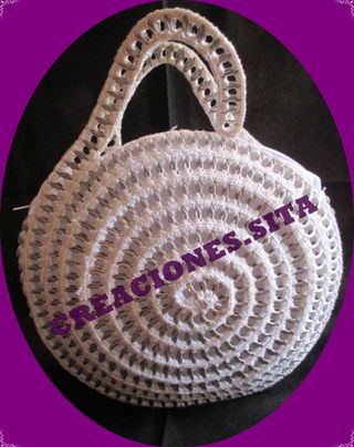Bolso de crochet con anillas