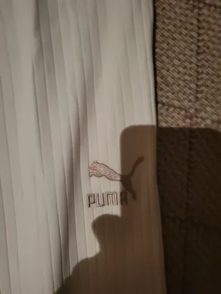 Pantalón chándal Puma Talla M .Color marfil.