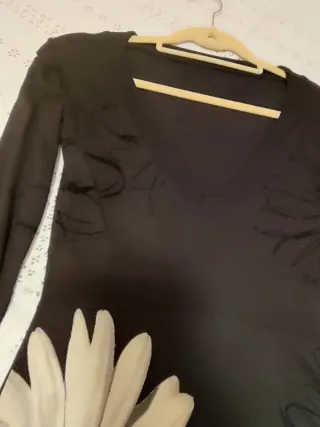 Vestido negro con detalle terciopelo