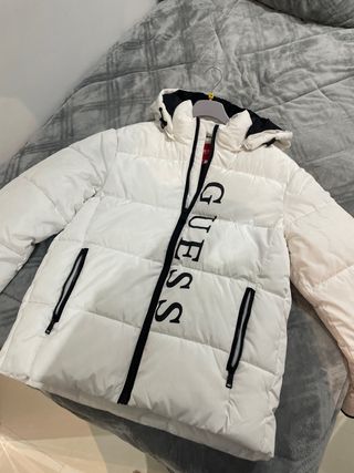 Chaqueta Guess Blanca y Negra Original