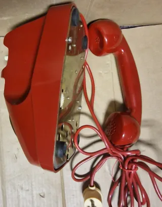 Telefono SIP a disco rosso vintage