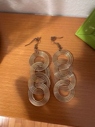 Pendientes dorados largos