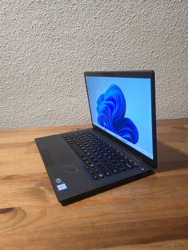 Schermo tattile Dell Latitude 7400 16 GB RAM SSD da 256 GB