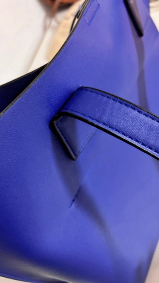 Bolso mediano azul Klein -Nuevo