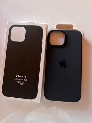 Cover iPhone 15 Silicone MagSafe Nero