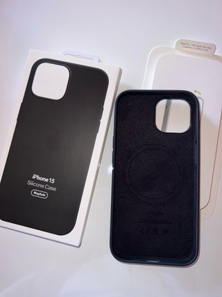 Cover iPhone 15 Silicone MagSafe Nero