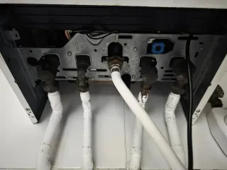 Caldera Ariston Nunca se abrió ni se reparó.