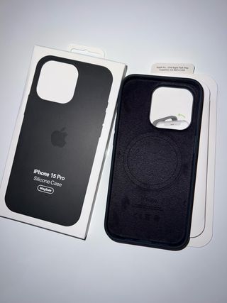 Cover iPhone 15 Pro Silicone MagSafe Apple Black