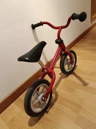 Bicicleta de equilibrio roja Chicco