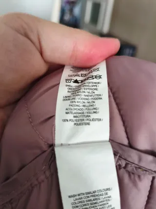 Chaqueta acolchada rosa con capucha