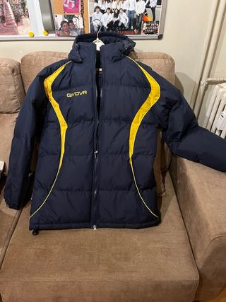 Abrigo acolchado Givova azul y amarillo