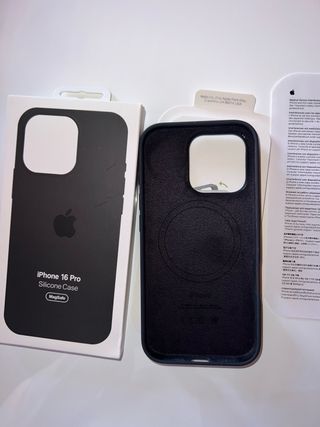 Cover iPhone 16 Pro Silicone MagSafe Nero