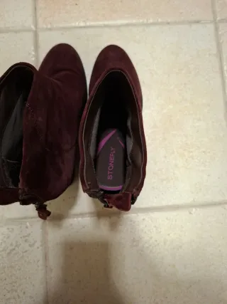 Botines de cuña color granates