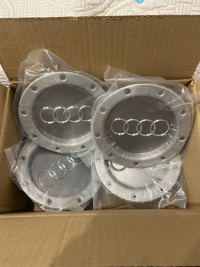 4 Tapabujes Audi 146mm modelo RS4 old