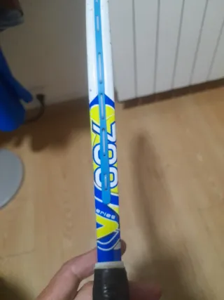 Raqueta de Tenis Azul y Blanca