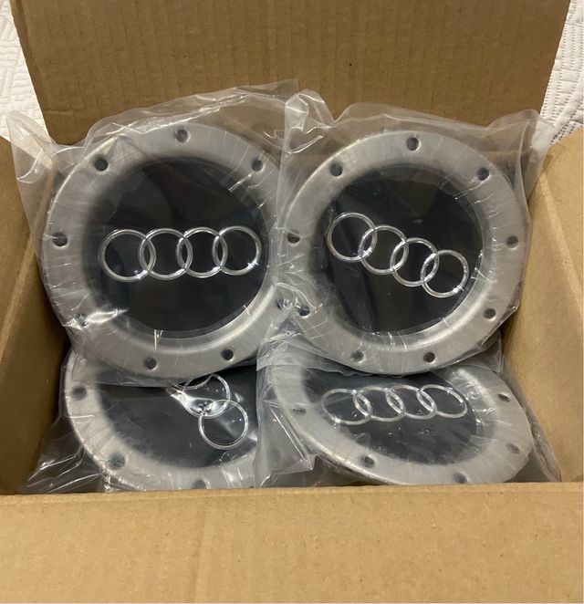 4 Tapacubos Audi 146mm modelo RS4 old nuevos