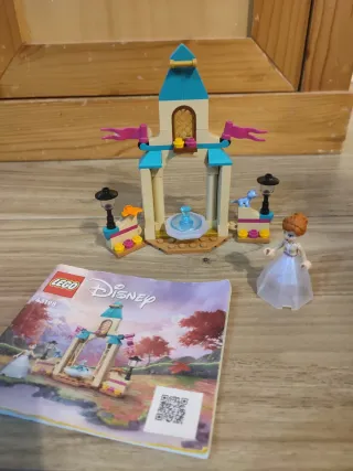 Lego Disney 43198 il cortile del castello di Anna
