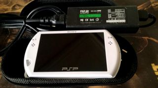 Psp Go Blanca V.5.70 con Cargador