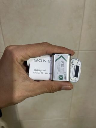 Fotocamera Sony Splashproof 13.5 MP SteadyShot