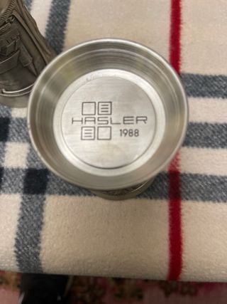 Set di 2 bicchieri di zinco intagliati