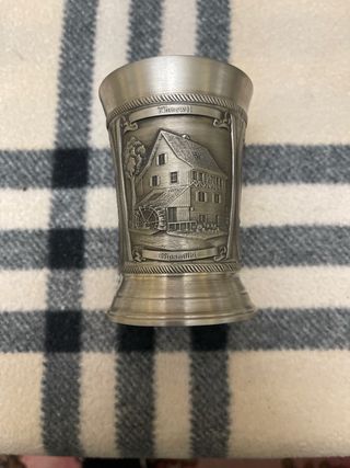 Set di 2 bicchieri di zinco intagliati