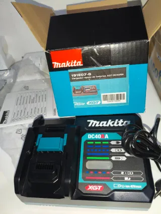 Cargador de batería Makita DC40RA XGT 40V