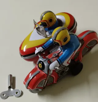 Moto con sidecar in lamiera