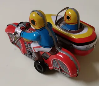 Moto con sidecar in lamiera