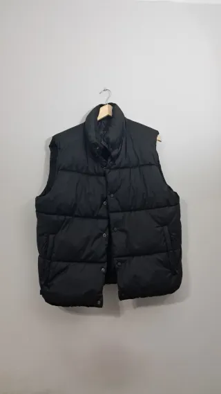 Chaleco acolchado negro Bershka