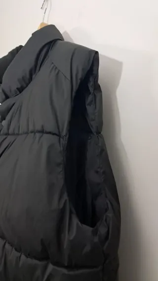 Chaleco acolchado negro Bershka