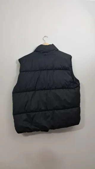 Chaleco acolchado negro Bershka