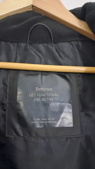 Chaleco acolchado negro Bershka