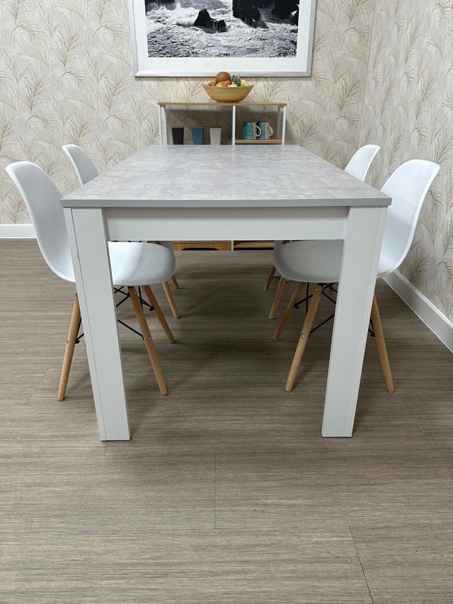 Mesa Comedor Nuevo + 4 Sillas Oferta