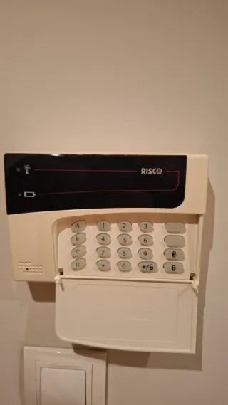 Alarma , Teclados y sensores RISCO
