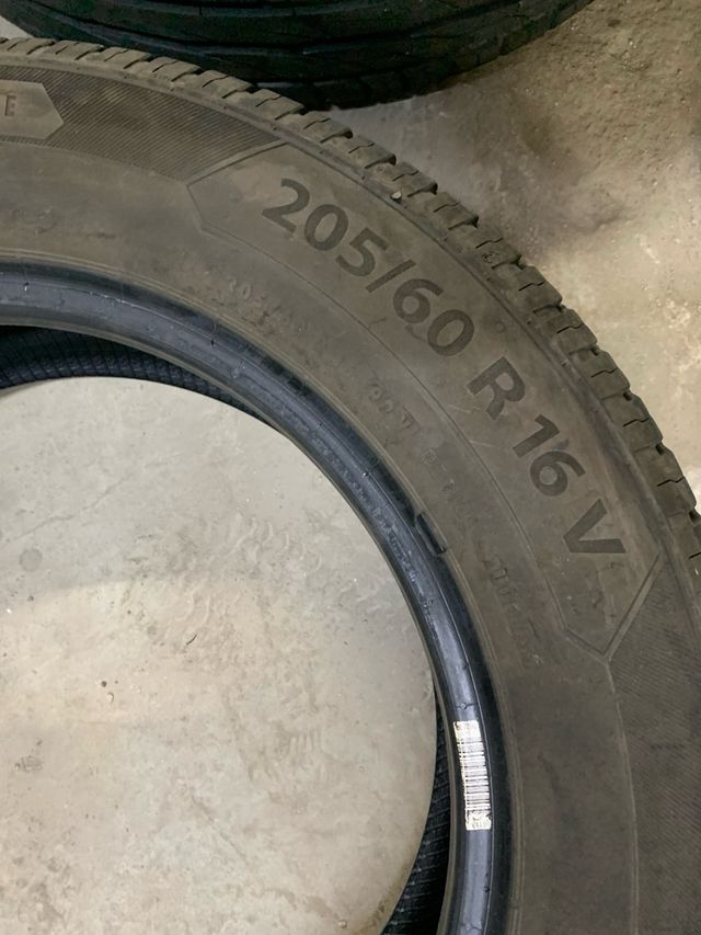 4 Neumáticos 205/60 R16