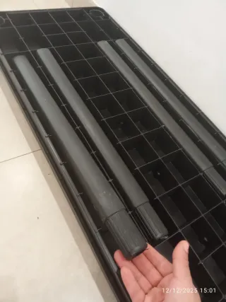 Estantería de plástico negra