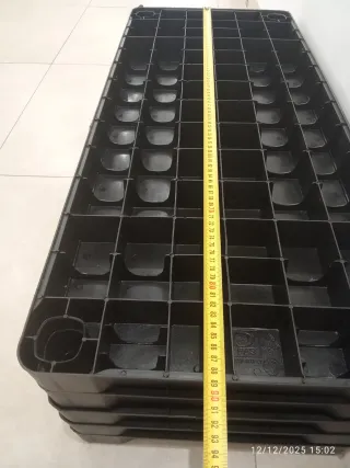 Estantería de plástico negra