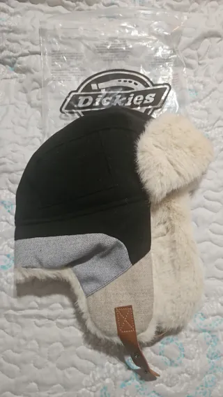 Gorro Dickies Negro y Beige con Orejeras