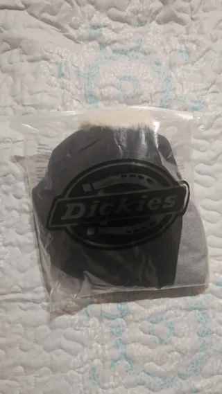 Gorro Dickies Negro y Beige con Orejeras