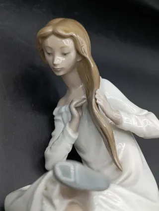 Figura Nao de Lladro Chica Joven