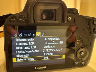 Canon EOS 100D + EF-S 18-55mm + Bolsa y accesorios