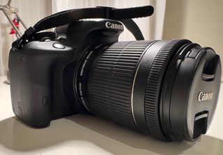 Canon EOS 100D + EF-S 18-55mm + Bolsa y accesorios